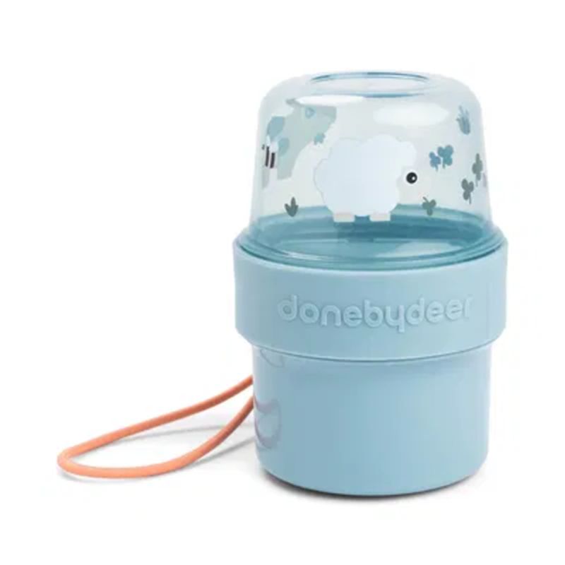 Done By Deer To go 2-way snack container Tiny farm, Blå